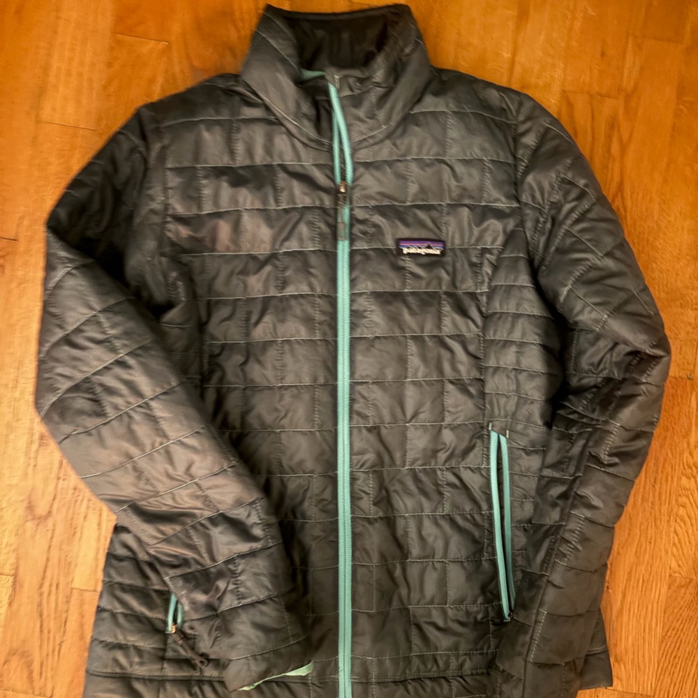 Patagonia Women's dark teal gray nano Puffer Jacket with Teal Accents
